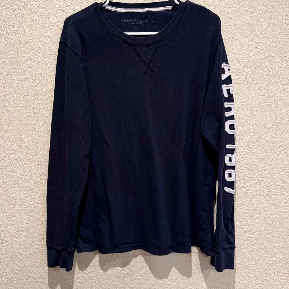 Aeropostale Men's Navy and Blue T-shirt